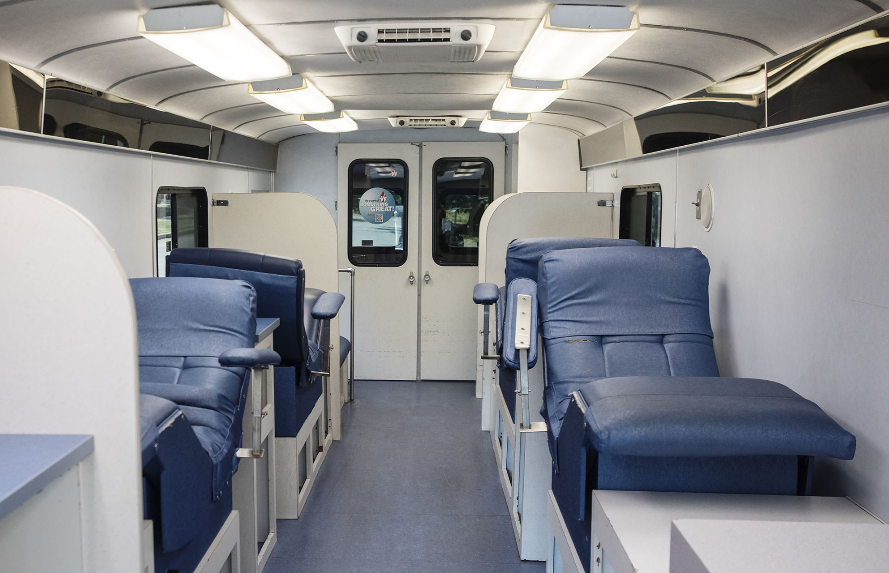 20180805_local_NETHEALTH_bus_01web.jpg